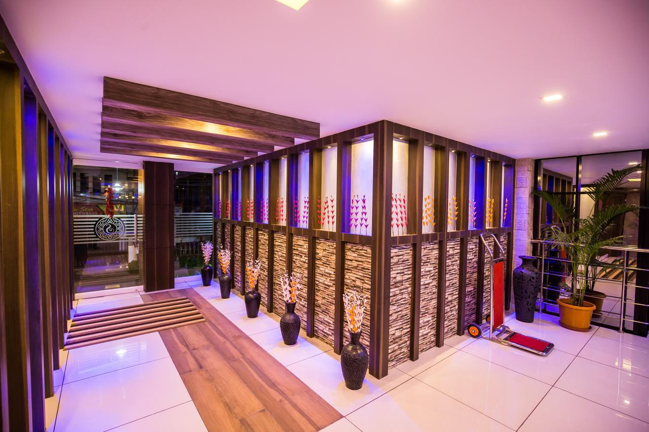 South Gate Residency Hotell Kochi Exteriör bild